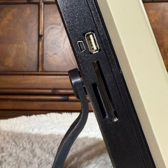 InVion 10.4" Rustic Cream Multi Effect Slide Show Remote Digital Picture Frame - Picture 3 of 16